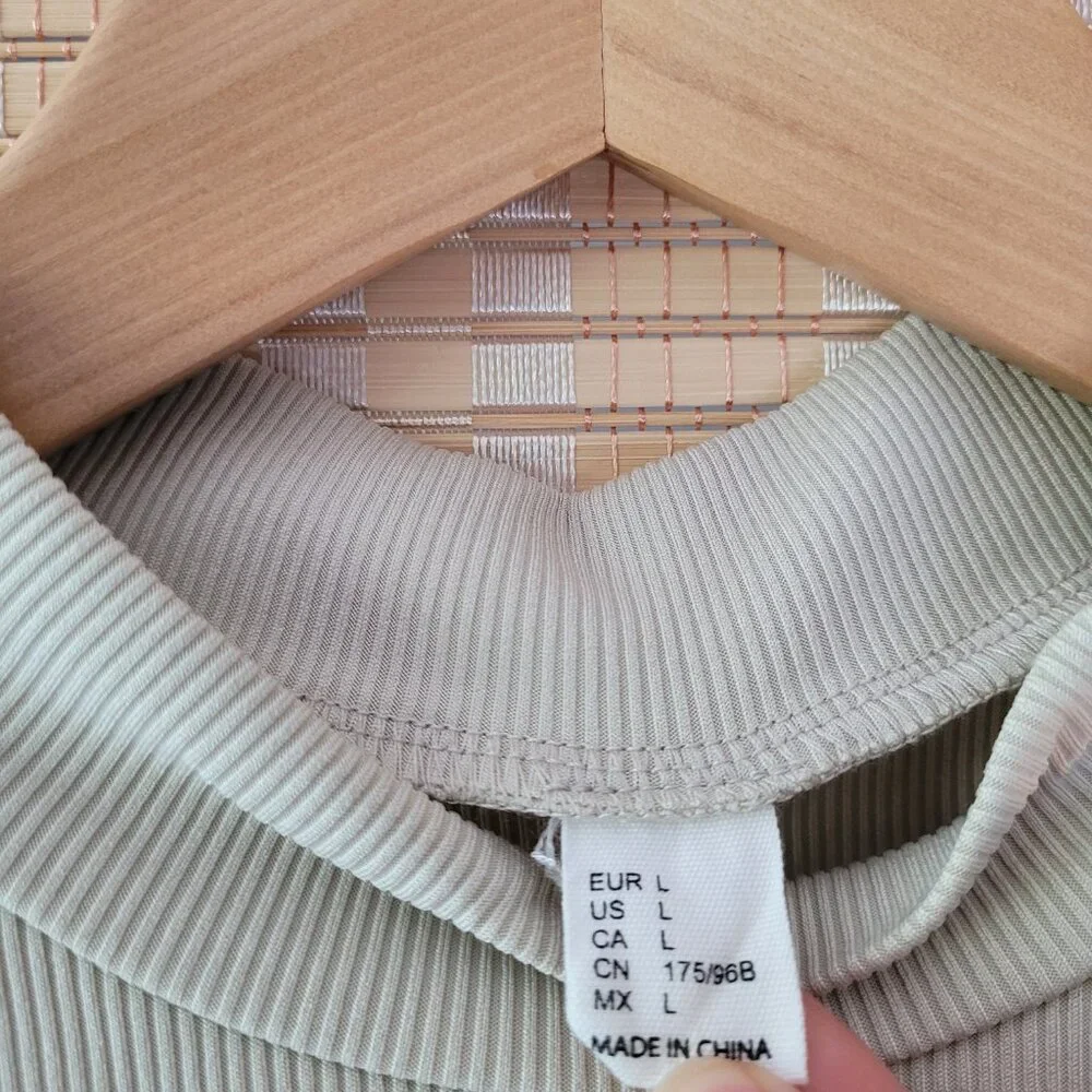 H&M Ribbed Mock Neck Top - Picture 2 of 4